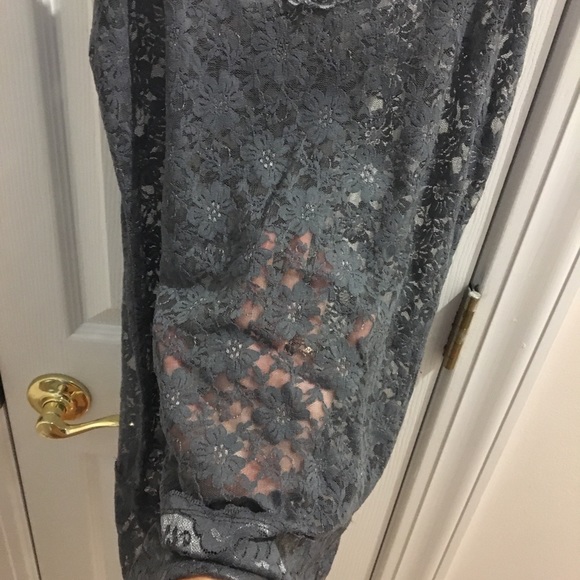 Grey lacey tank top - Picture 2 of 5